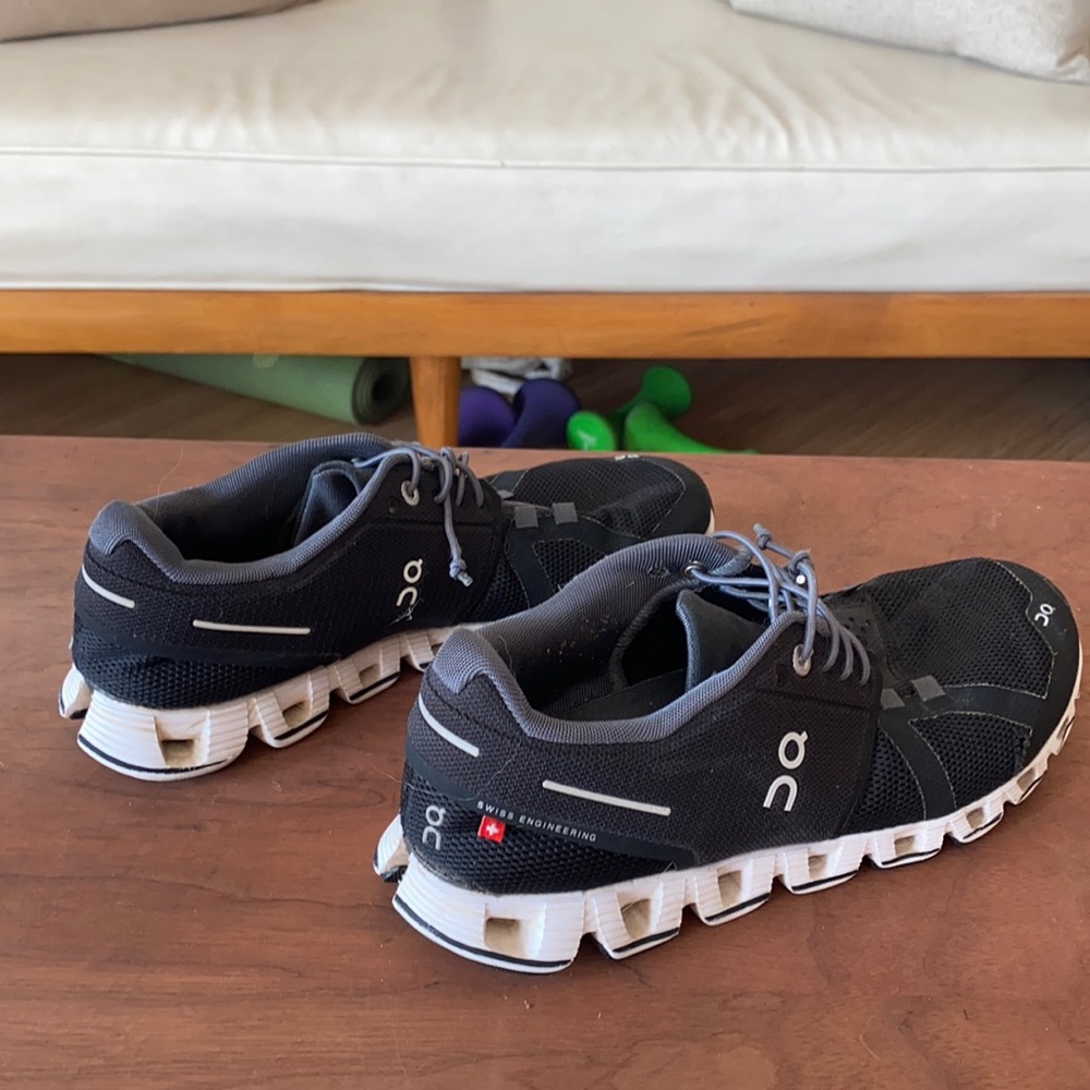 ON running shoes in black size US W7. EUC